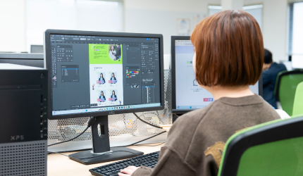 デザイン制作の現場を経験